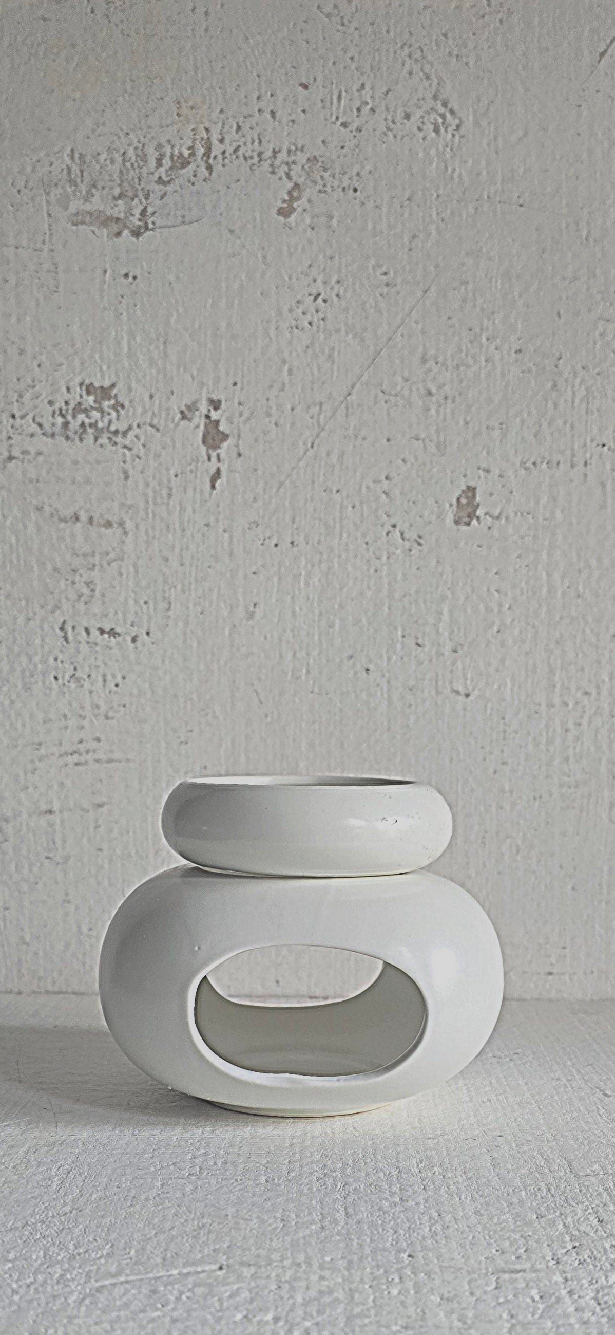 White or Black Ceramic Oil Burner