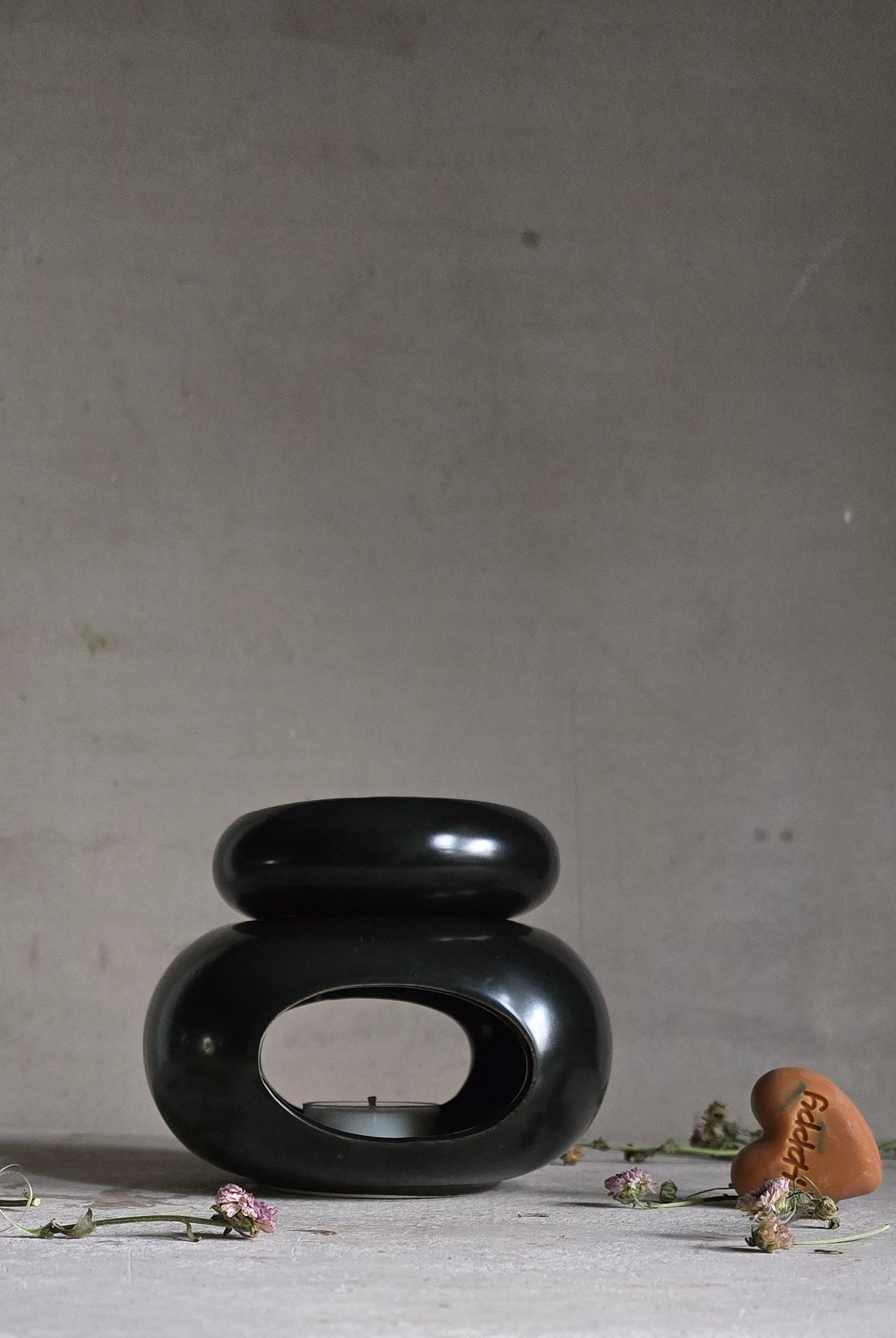 White or Black Ceramic Oil Burner