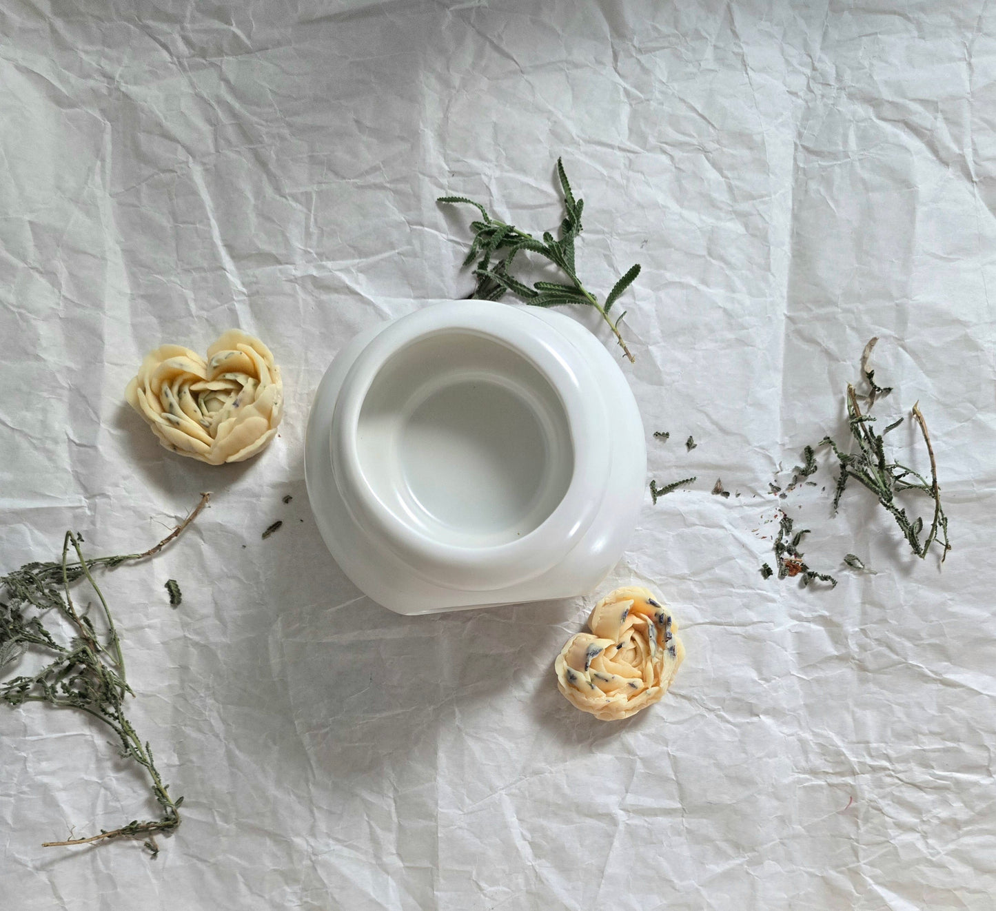 White or Black Ceramic Oil Burner