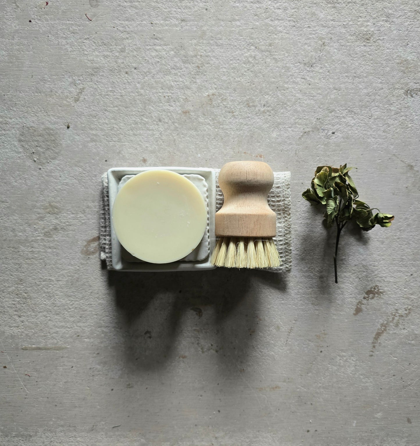 Natural Kitchen Cleaning Kit-Gift Set-Pure Linen Wash Cloth,Handmade Ceramic Dish, Round House Soap & Brush for Cleaning Kit for House Warming Gift Box for Kitchen Tea Bundle Rustic Eco Friendly Cleaning Products for the House Cleaning