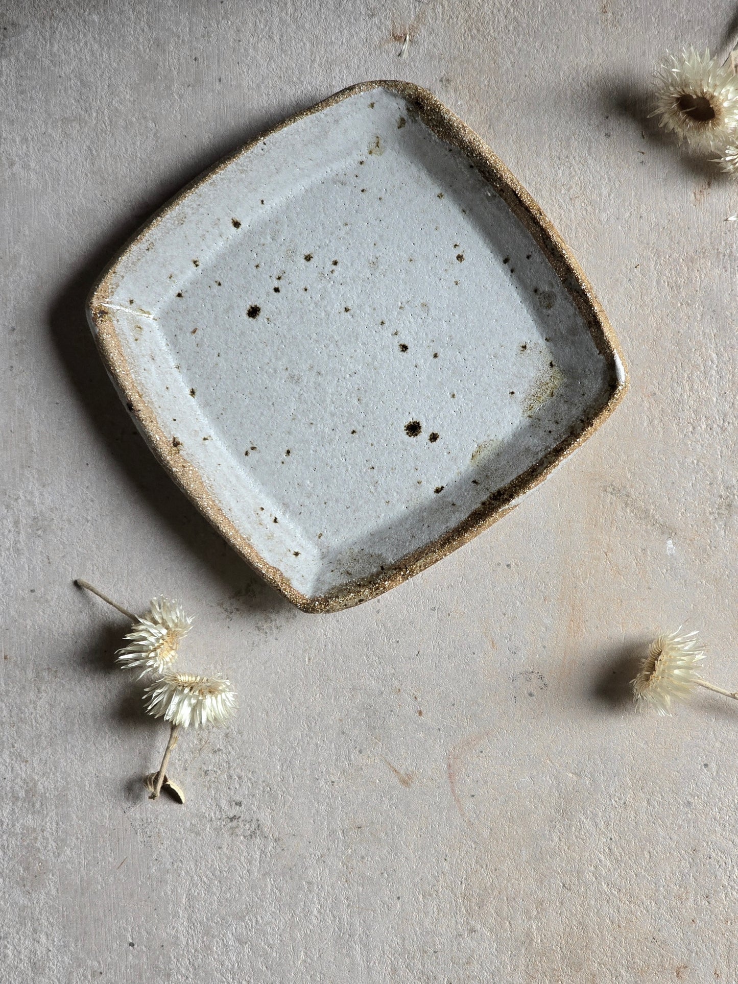 Rustic Square Ceramic Serving Dish – White Glazed Stoneware Plate with Earthy Flecks