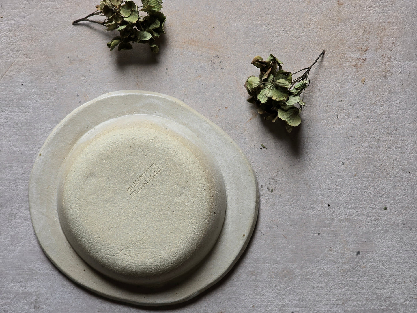 Handcrafted Wide-Lip Ceramic Bowl – Creamy Taupe & White Glaze with Textured Rim – Deep Stoneware Dish for Cereal, Dessert & Serving