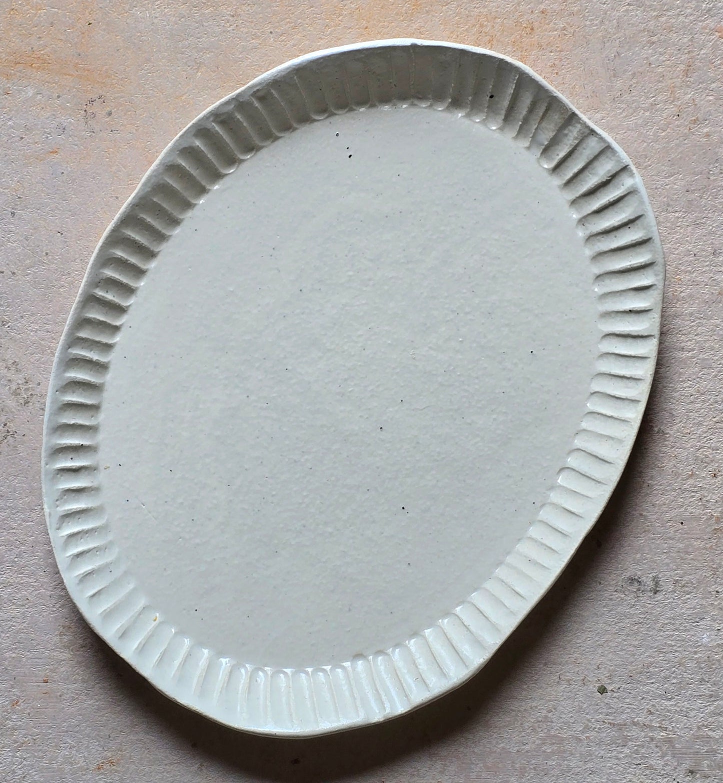 Handcrafted Oval Stoneware Dish – White Glazed Ceramic Serving Plate with Scribed Detail – Minimalist Rustic Home Decor