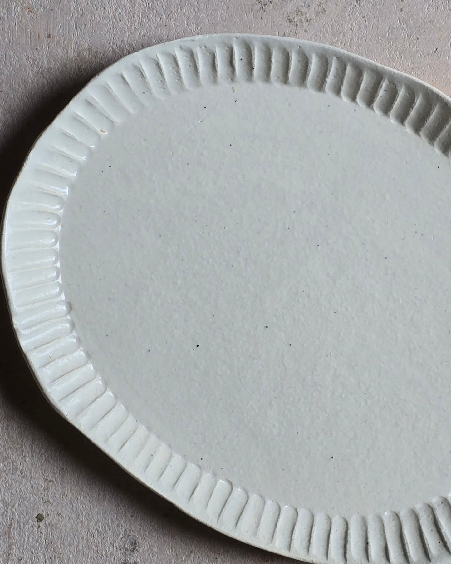 Handcrafted Oval Stoneware Dish – White Glazed Ceramic Serving Plate with Scribed Detail – Minimalist Rustic Home Decor