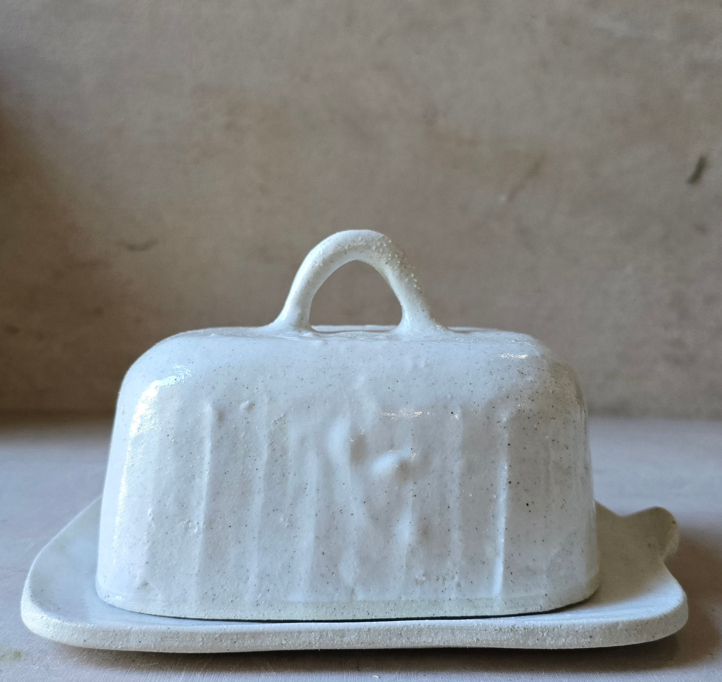 Handcrafted Stoneware Butter Dish – Creamy White Glaze with Natural Clay Flecks | Rustic Ceramic Butter Keeper