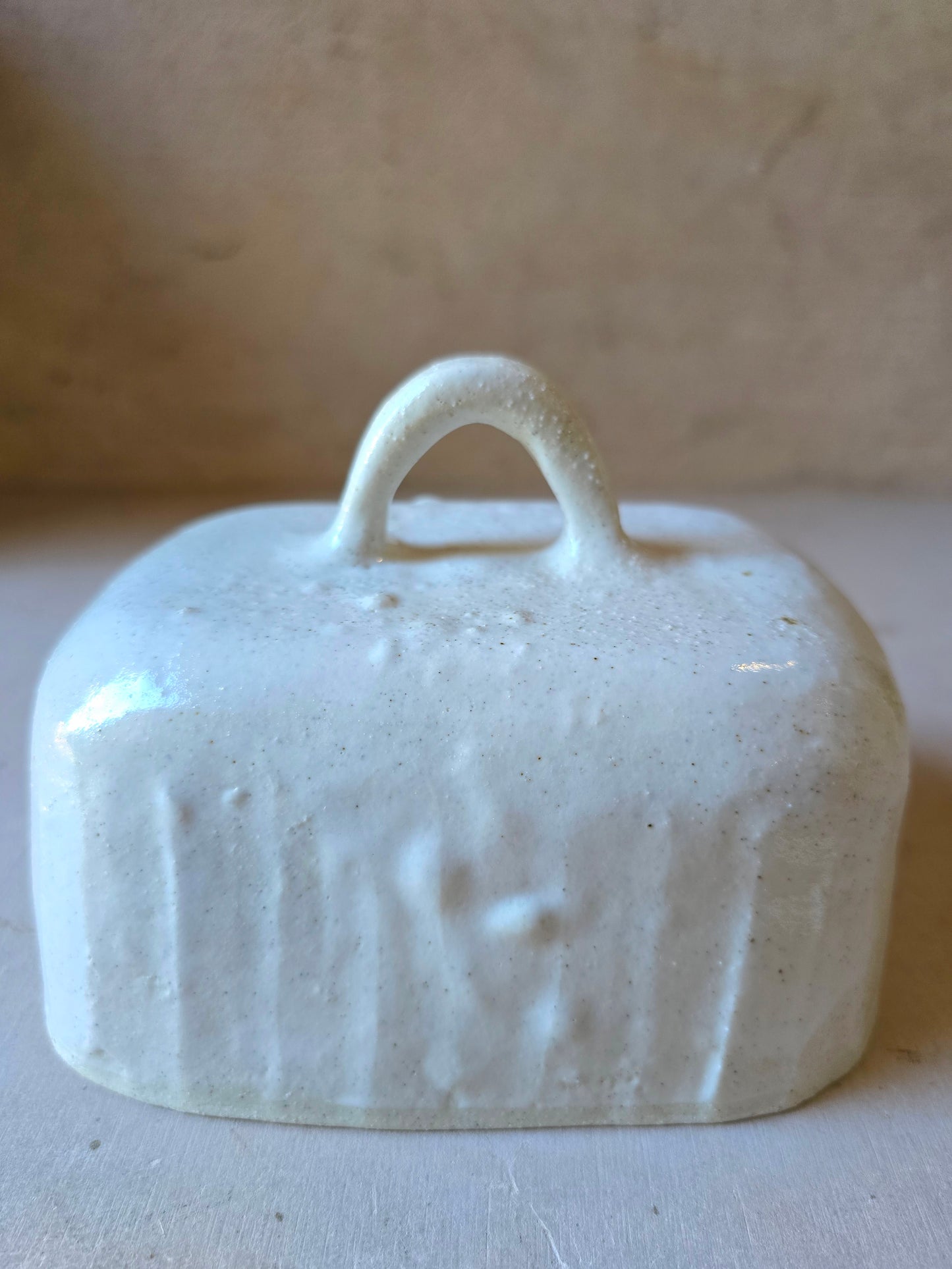 Handcrafted Stoneware Butter Dish – Creamy White Glaze with Natural Clay Flecks | Rustic Ceramic Butter Keeper