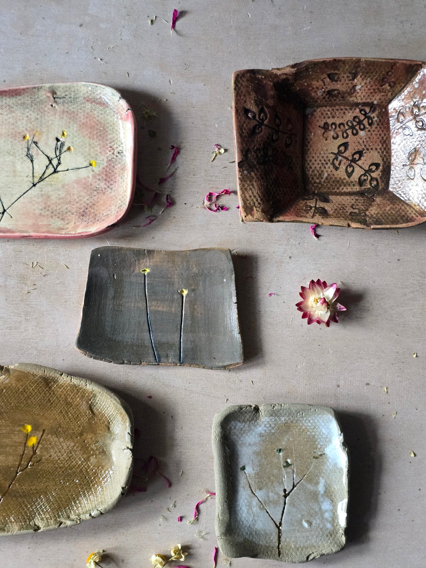 Hand-Painted Trinket Trays – Nature-Inspired Ceramic Catchalls | Multi-Use Decorative Dishes