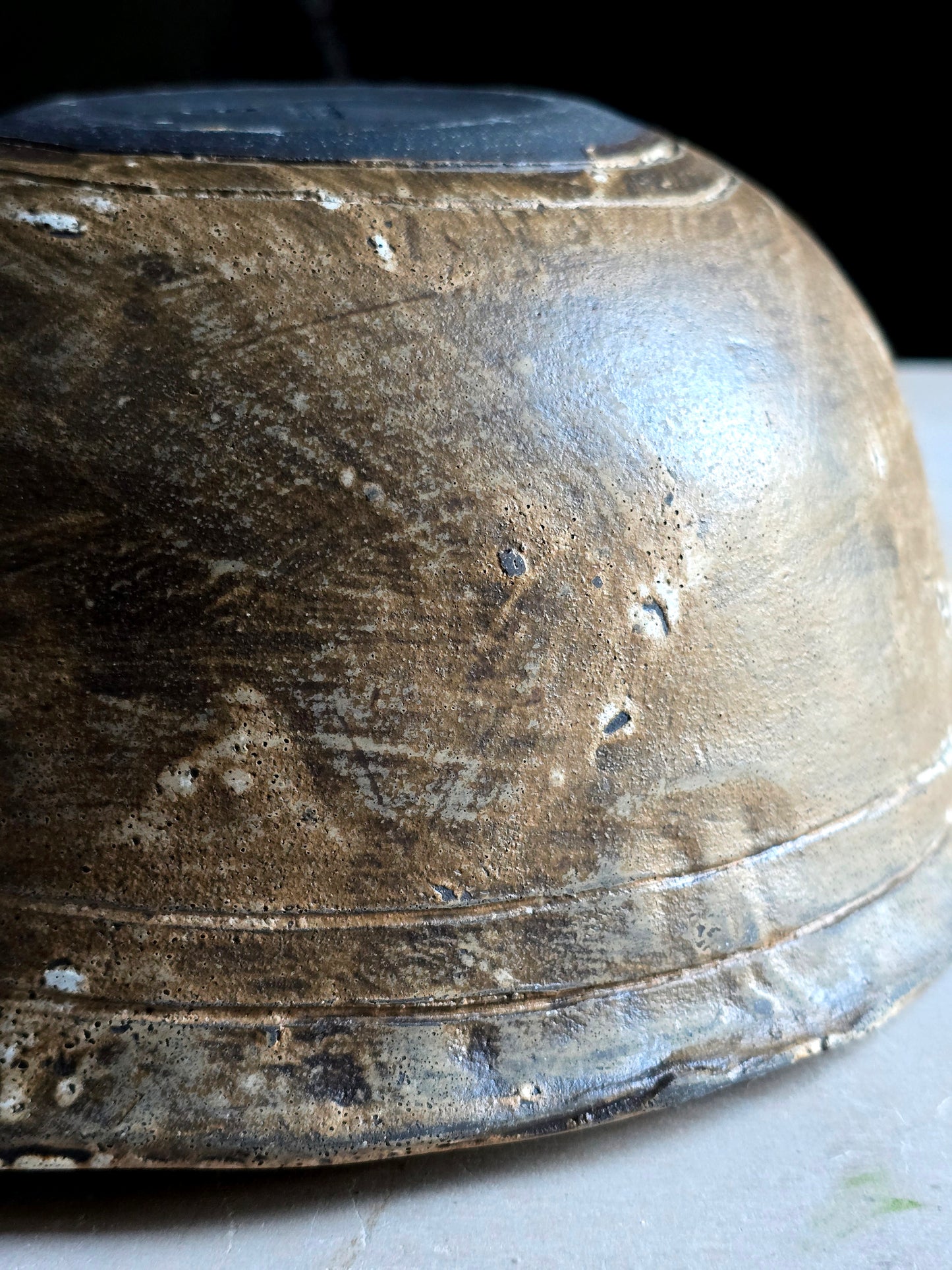 Large Handmade Ceramic Bowl – Caramel Latte Glaze on Black Clay with Scribed Detail