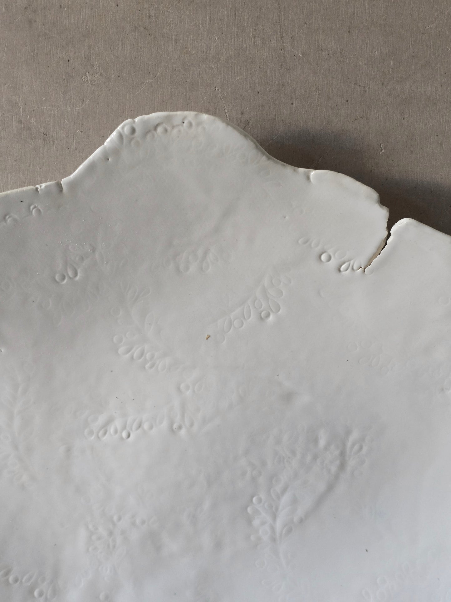 Handmade Sculptural Ceramic Serving Tray – Milky White Botanical Imprint on Organic Form