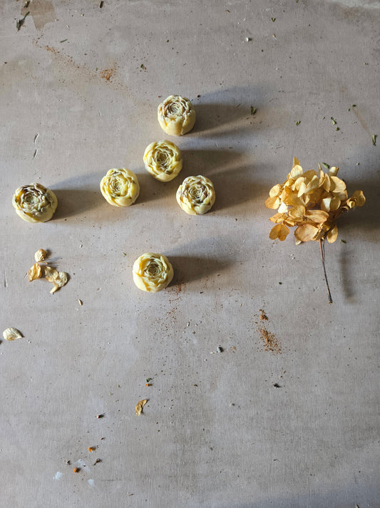 Present- Soy Wax Melts Pelony Rose Shape - Infused with Orange, Ylang Ylang & Patchouli Pure Essential Oil-Super Strong Floral Citrus Scent-Natural wax Melts