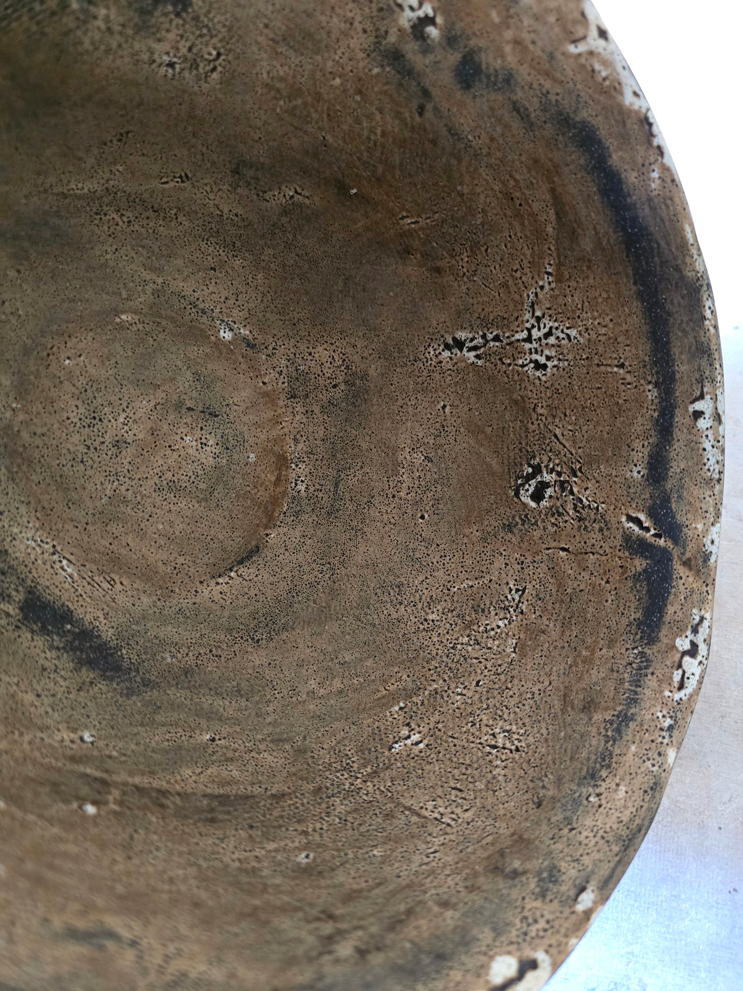 Large Handmade Ceramic Bowl – Caramel Latte Glaze on Black Clay with Scribed Detail