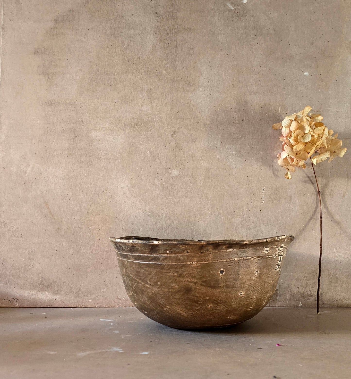 Large Handmade Ceramic Bowl – Caramel Latte Glaze on Black Clay with Scribed Detail