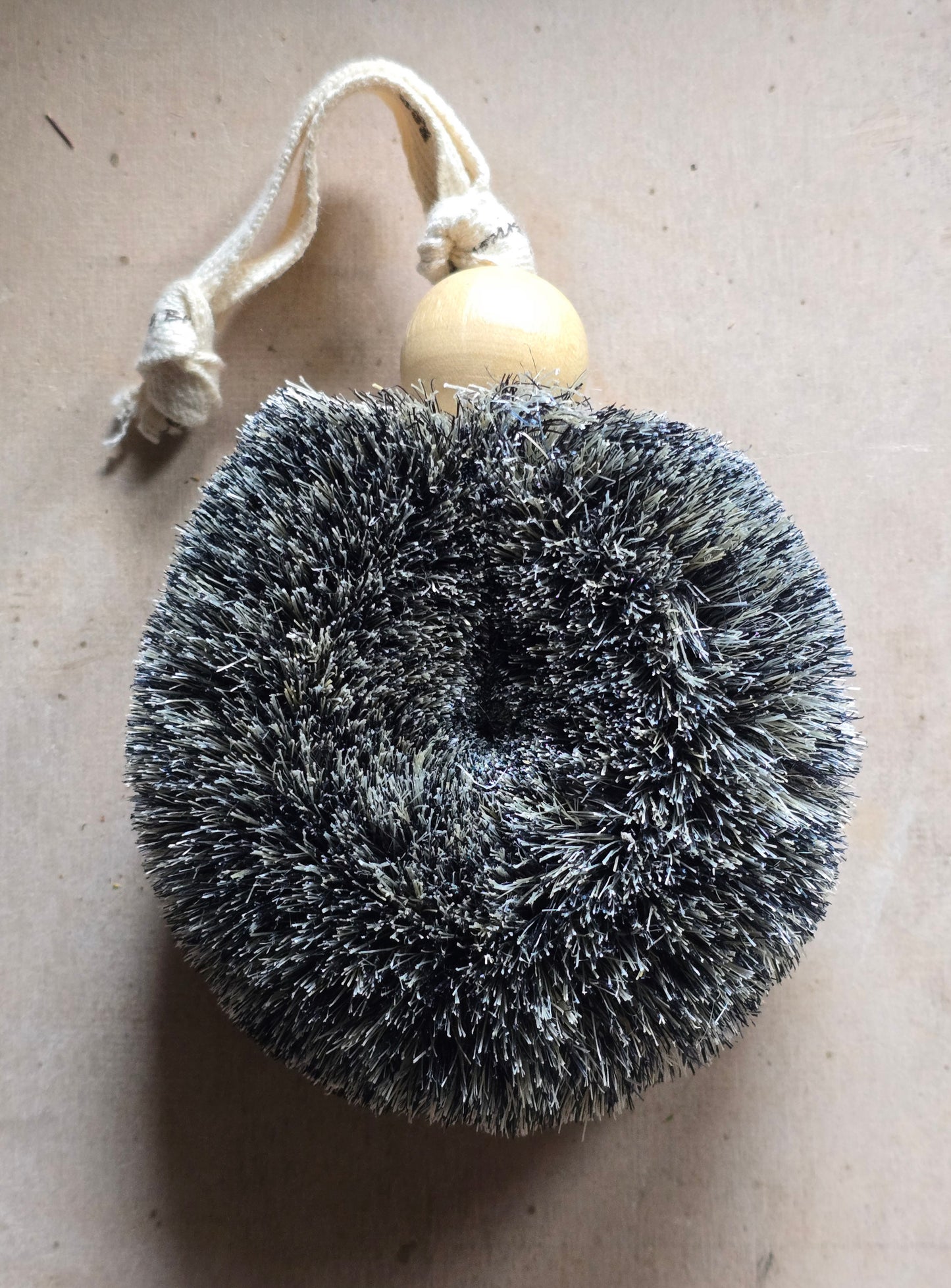 Black-Natural Plant-Fibre Shower Puff