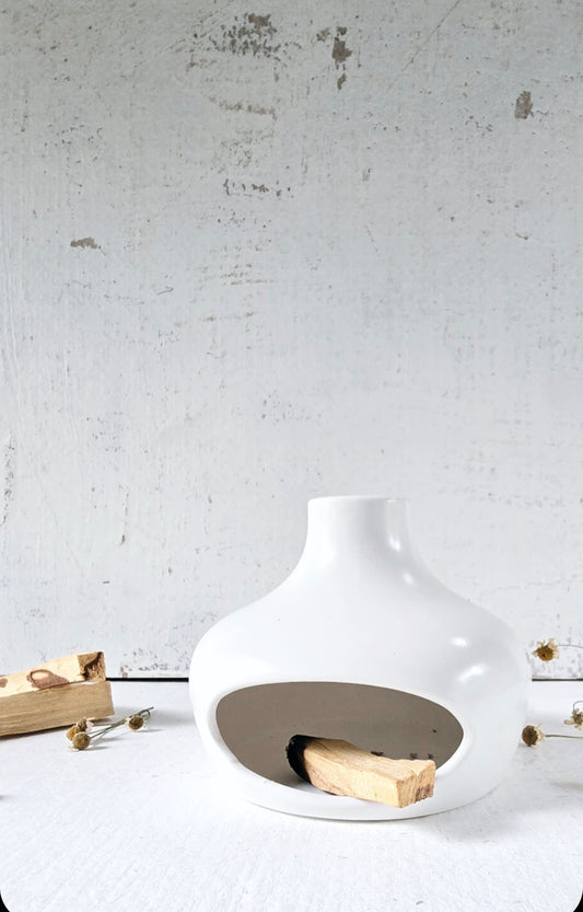 Minimalistic Matte White & Matte Black Ceramic Burner- Perfect for smudge sticks|incense cones|Palo Santo Sticks|small sage sticks|scented tealight candles. Meditation, Yoga Studios - Perfect- Ideal for Cleansing Rituals, Home Decor Gift & Housewarmings