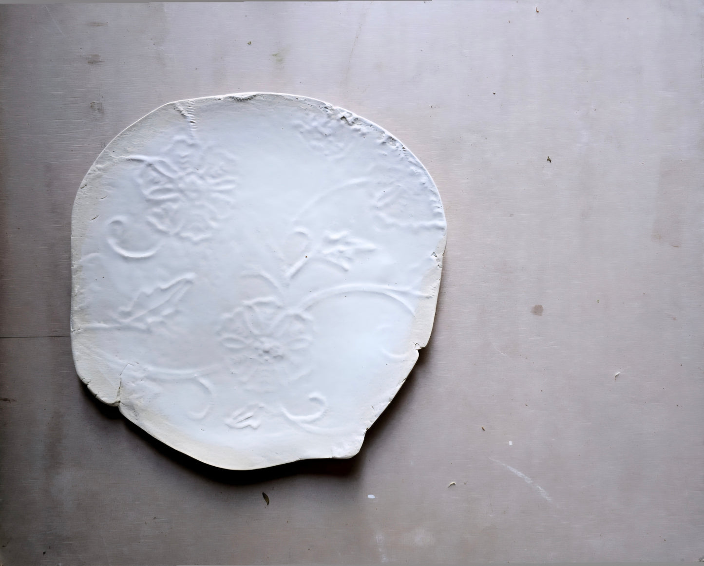 Organic Shaped Ceramic Serving Plate – Milky White Glaze with Embossed Floral Design, 28cm