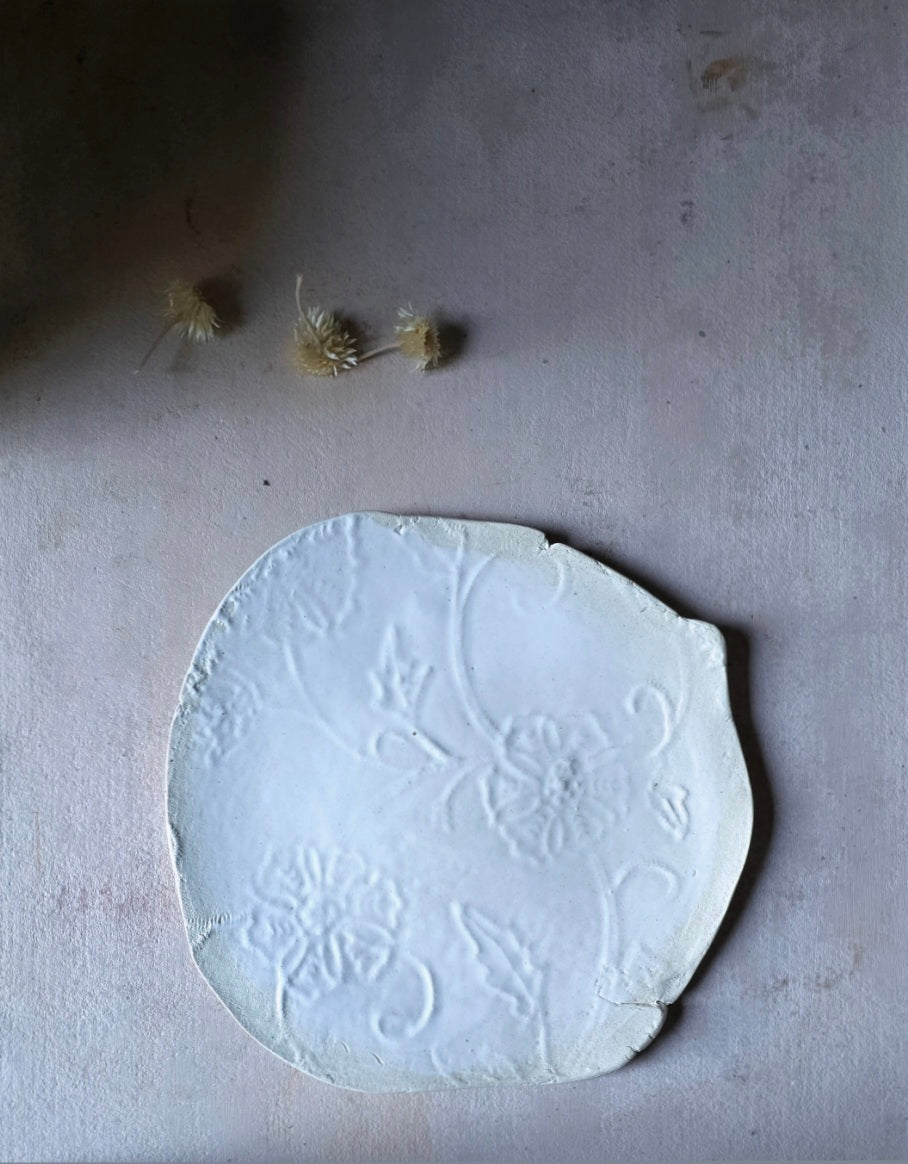 Organic Shaped Ceramic Serving Plate – Milky White Glaze with Embossed Floral Design, 28cm