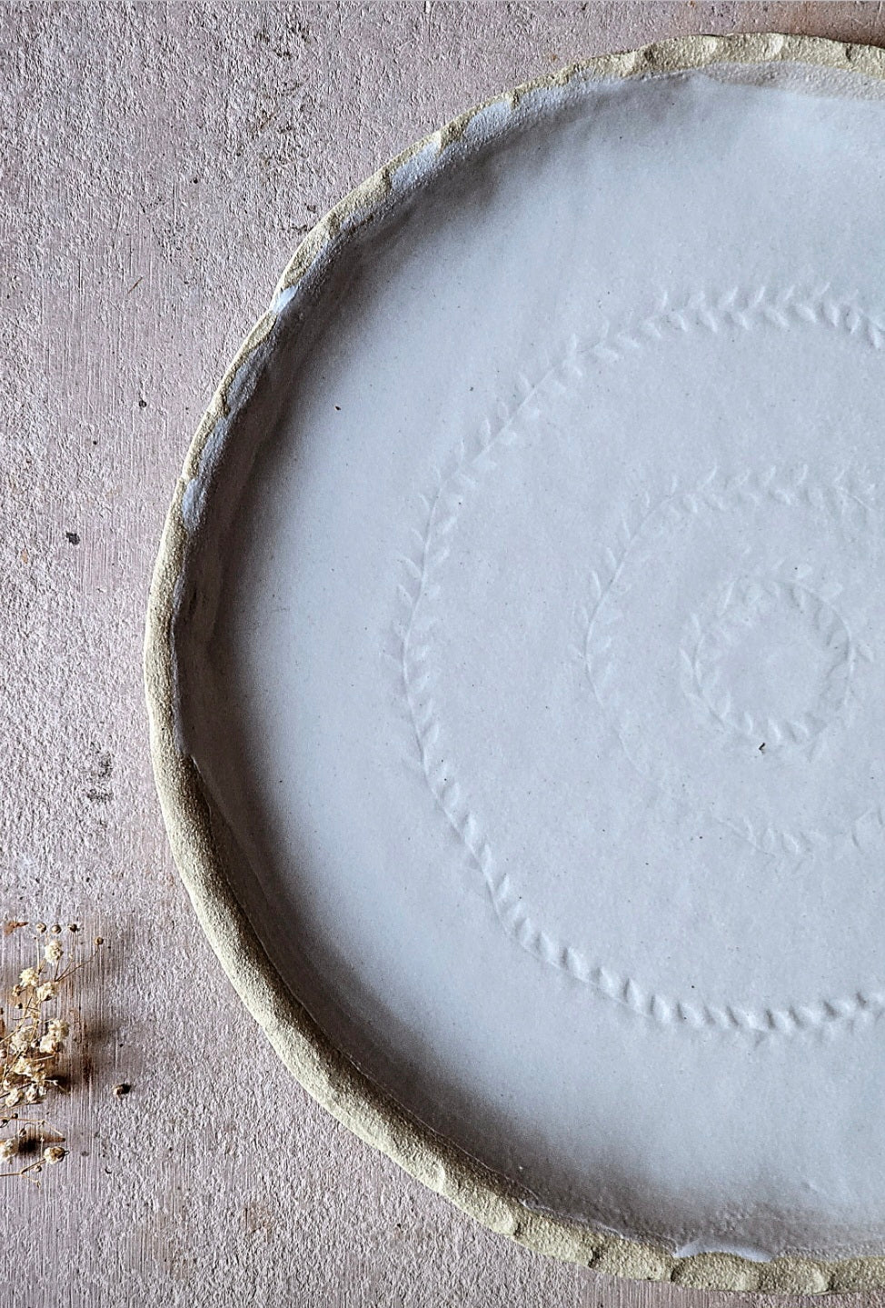 Handmade Scandi Style Large Ceramic Platter – 29cm White Glaze with Raw Clay Edge & Leaf Wreath Imprint