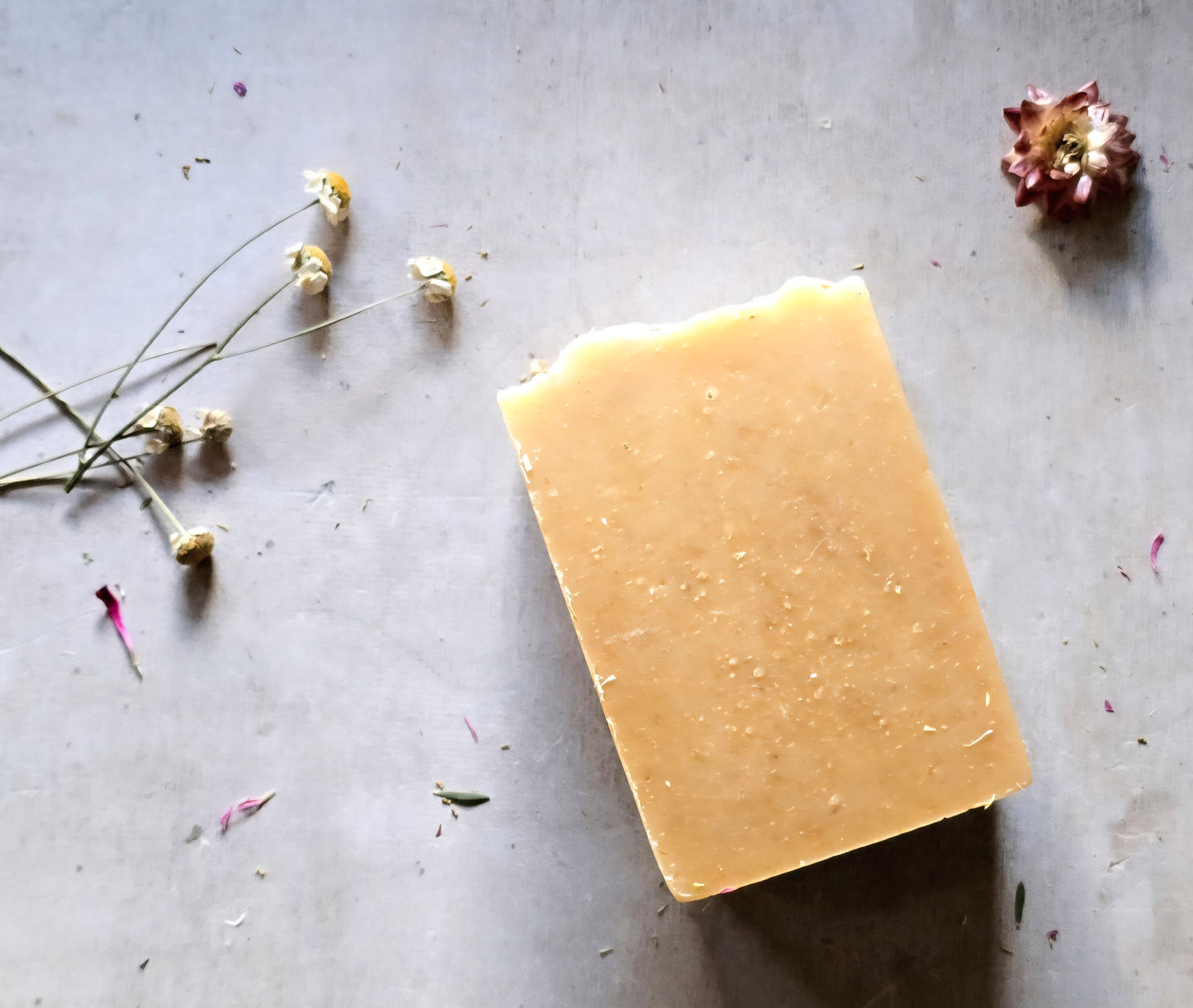 Handcrafted Natural Soap Bar Solace with enriching - Manuka Honey, Dark Patchouli, Lemongrass, Mandarin & Nutmeg – 190g Spa-Style Oatmeal Top
