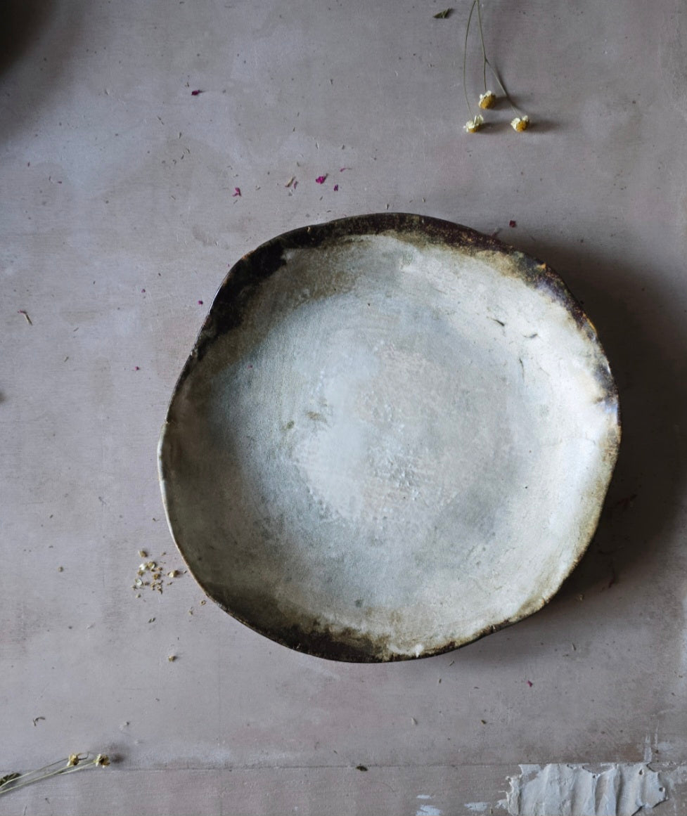 Placid Moon Dish – Rustic Artisan Dinner Plate with Muted Earthy Glazes (22cm)