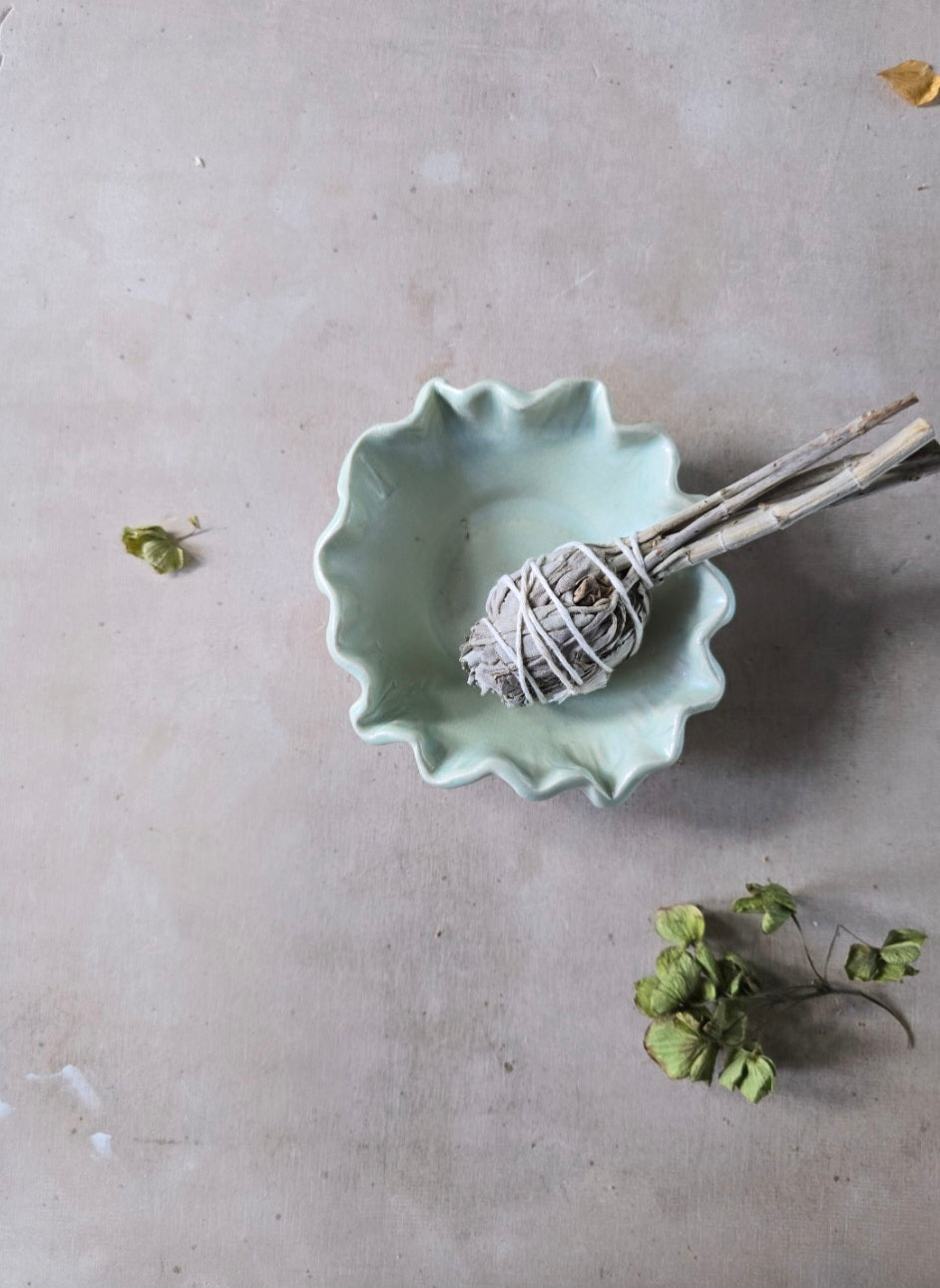 Handmade Soft Green Ceramic Bowl – Folded Rim Design, Perfect for Palo Santo, Smudging, Tealights & Trinkets