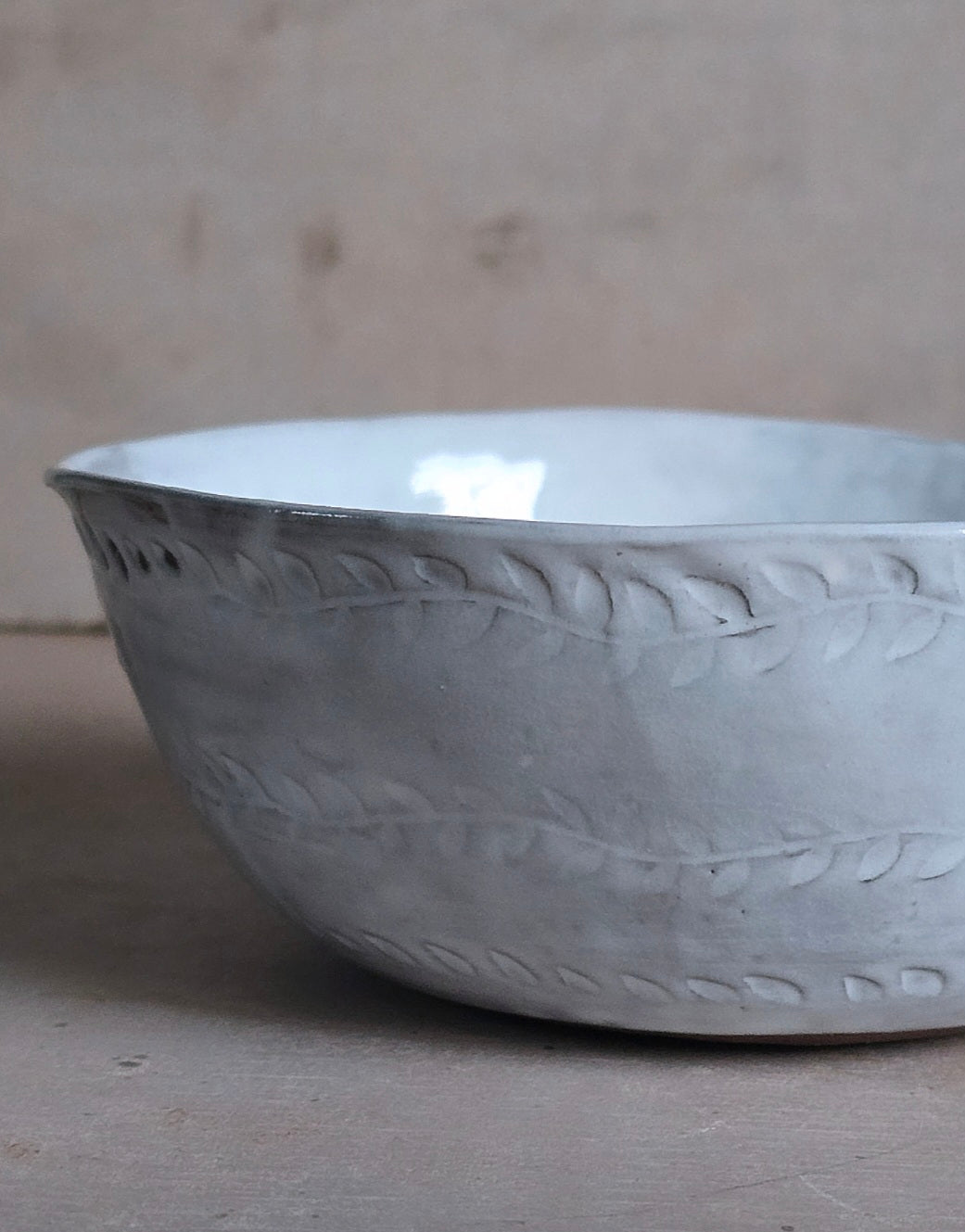 Handmade Mahogany Clay Bowls – Glossy White Glaze with Imprinted Decorative Designs (Leaf, Stitch, Scribed)