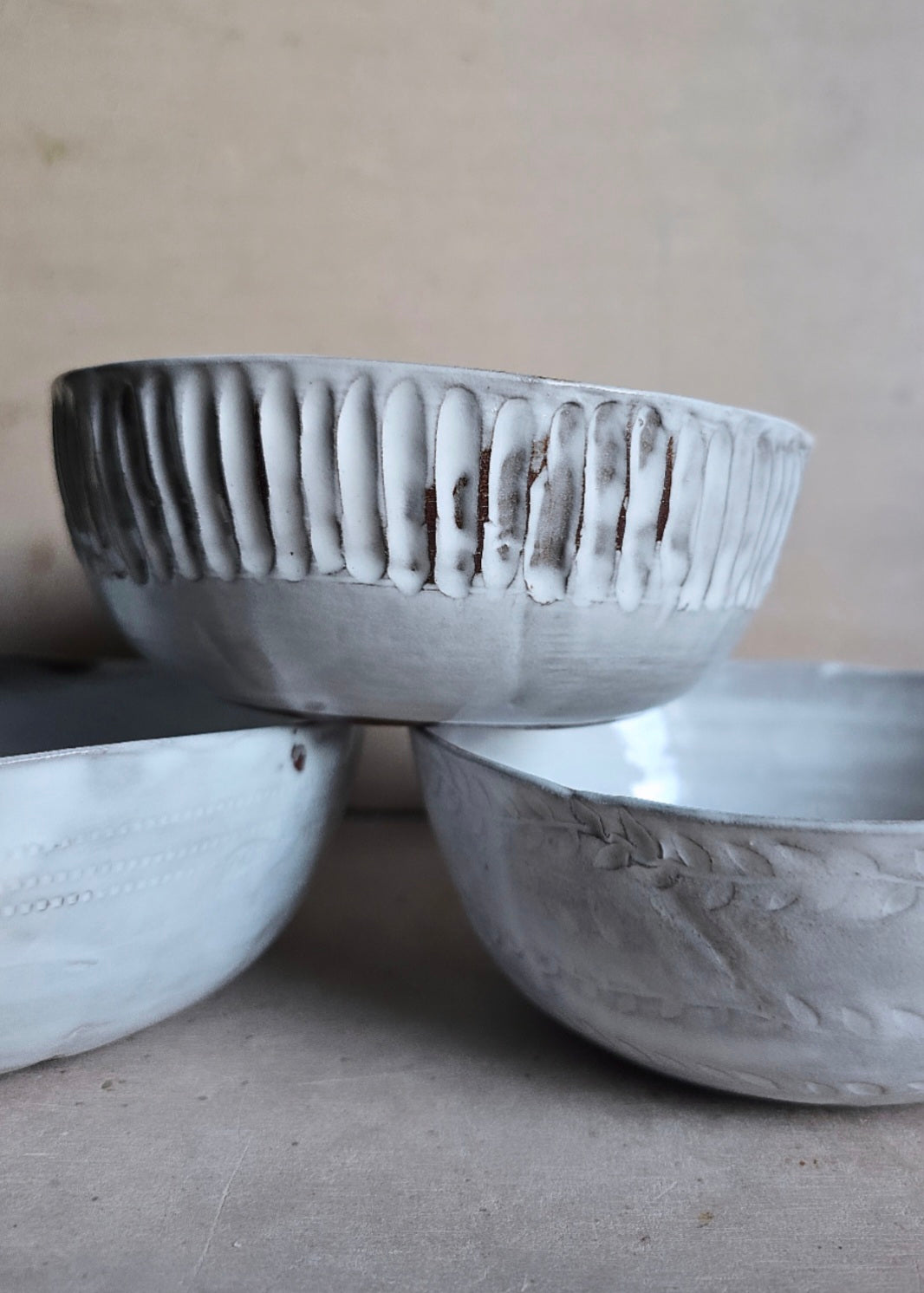 Handmade Mahogany Clay Bowls – Glossy White Glaze with Imprinted Decorative Designs (Leaf, Stitch, Scribed)