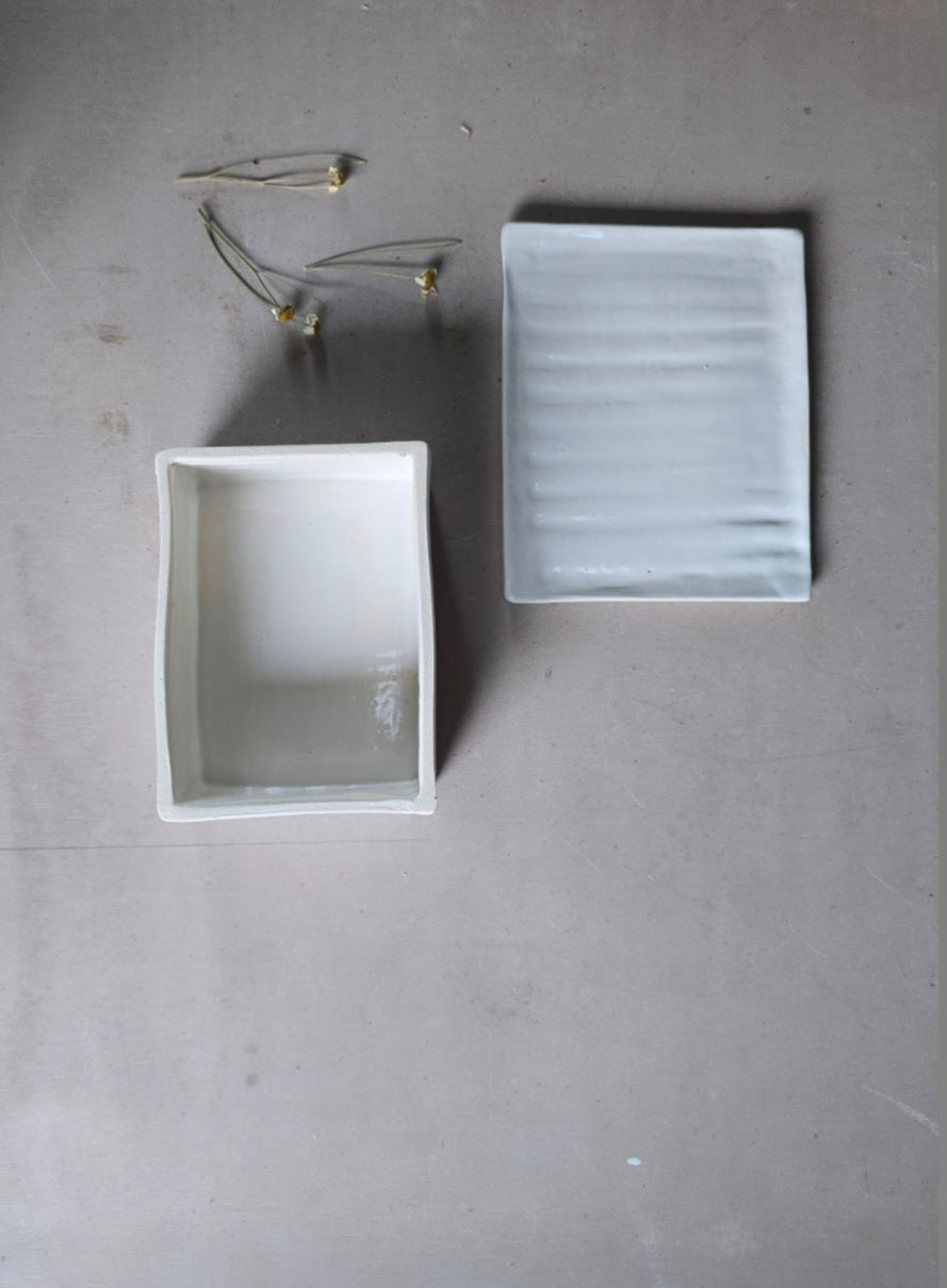 Handmade Minimalist Butter Dish – White Glazed Stoneware with Modern Rectangular Design