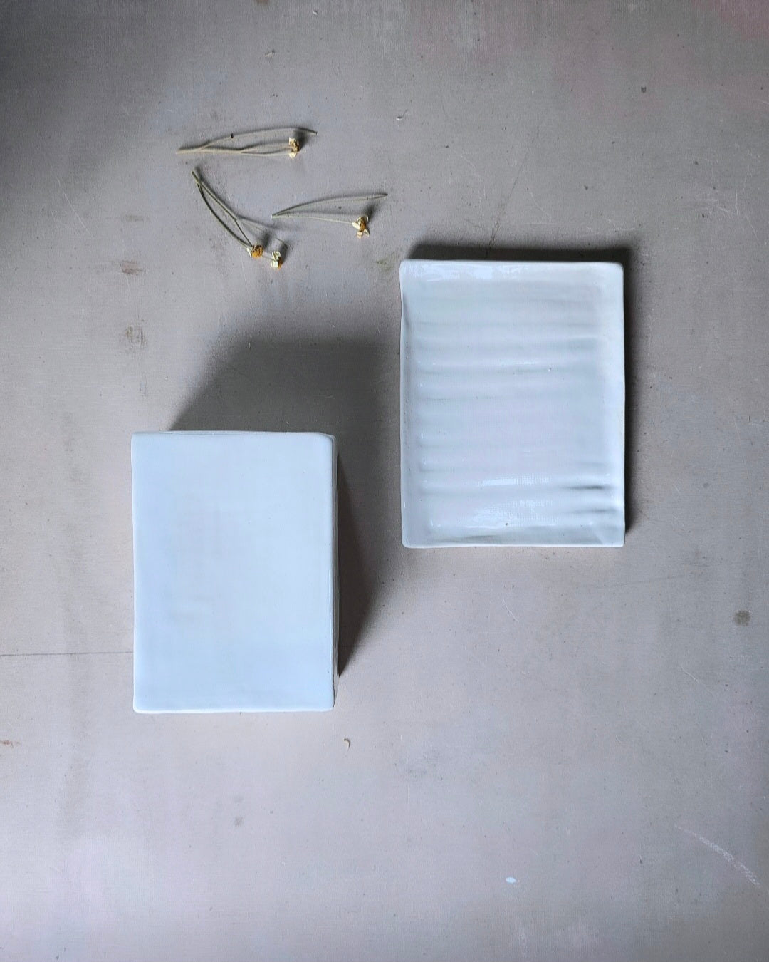Handmade Minimalist Butter Dish – White Glazed Stoneware with Modern Rectangular Design