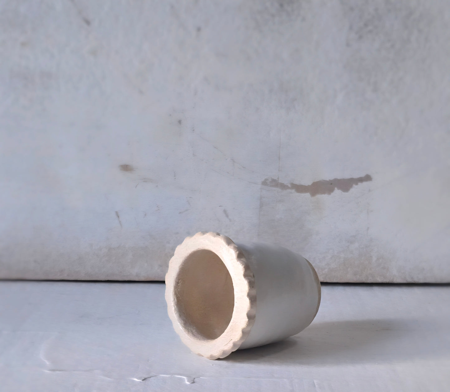 Handcrafted Little Scalloped Pot – Matte White with Raw Clay Collar