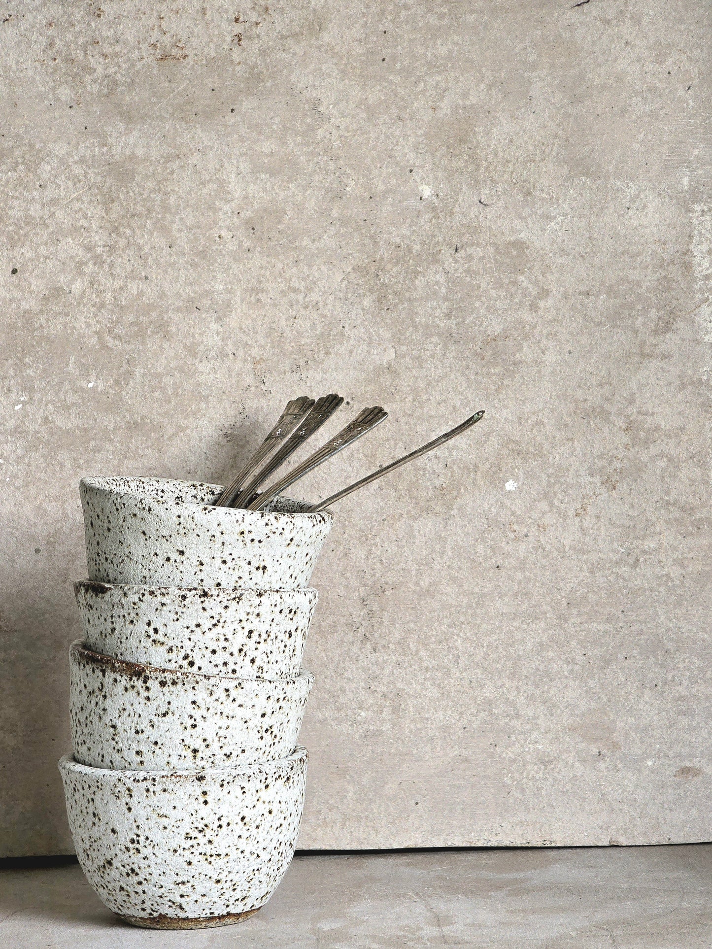 speckled white ceramic bowls