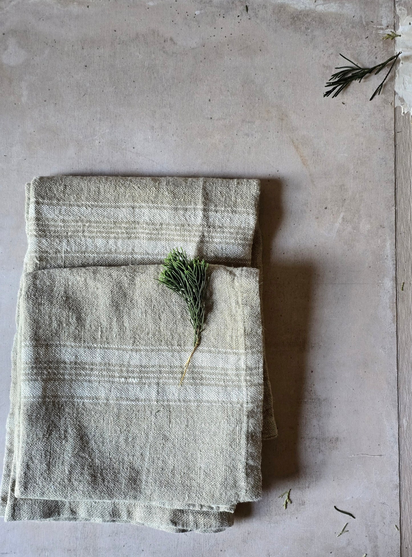 A quality, absolutely stunning Linen tea towel