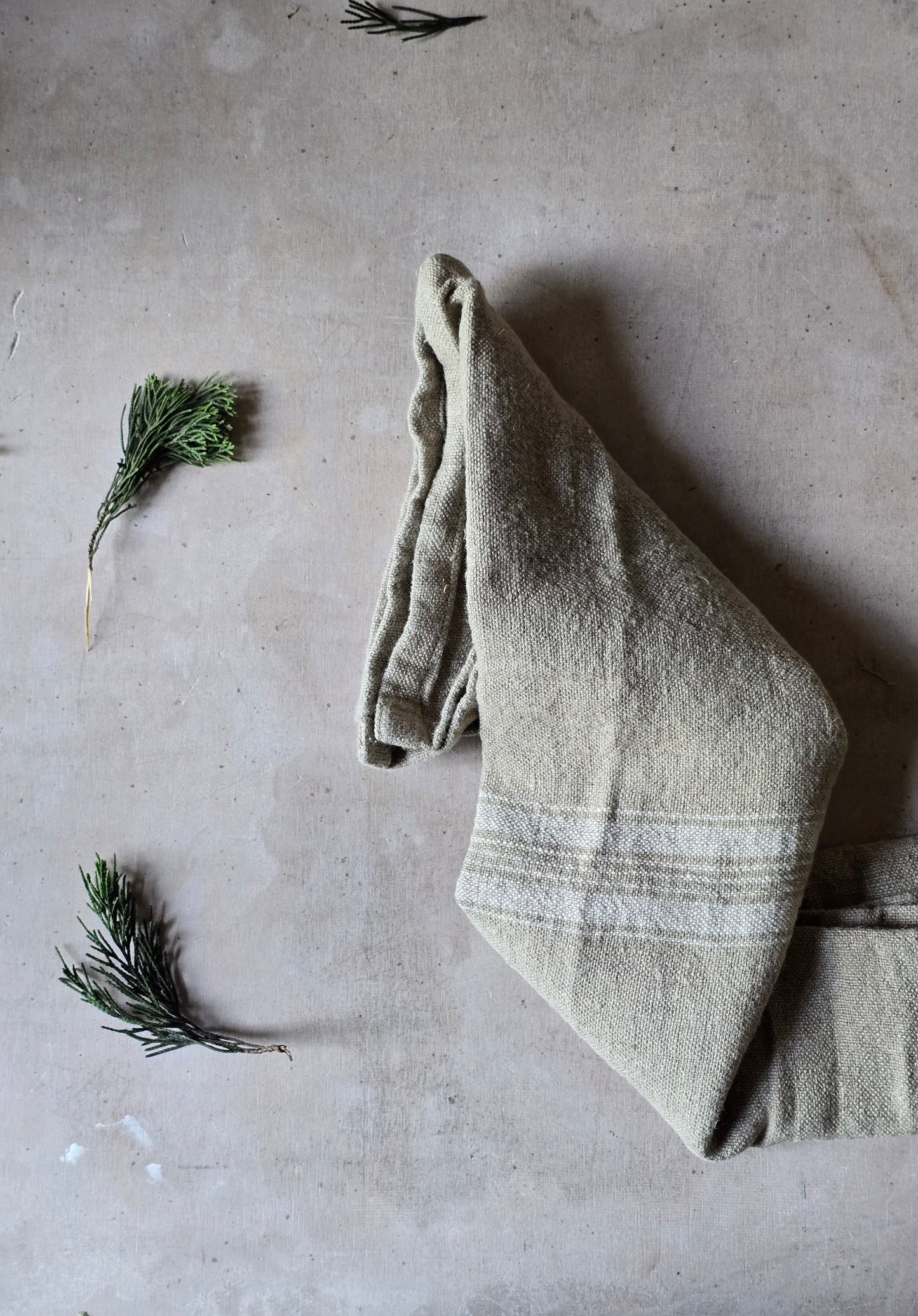 A quality, absolutely stunning Linen tea towel