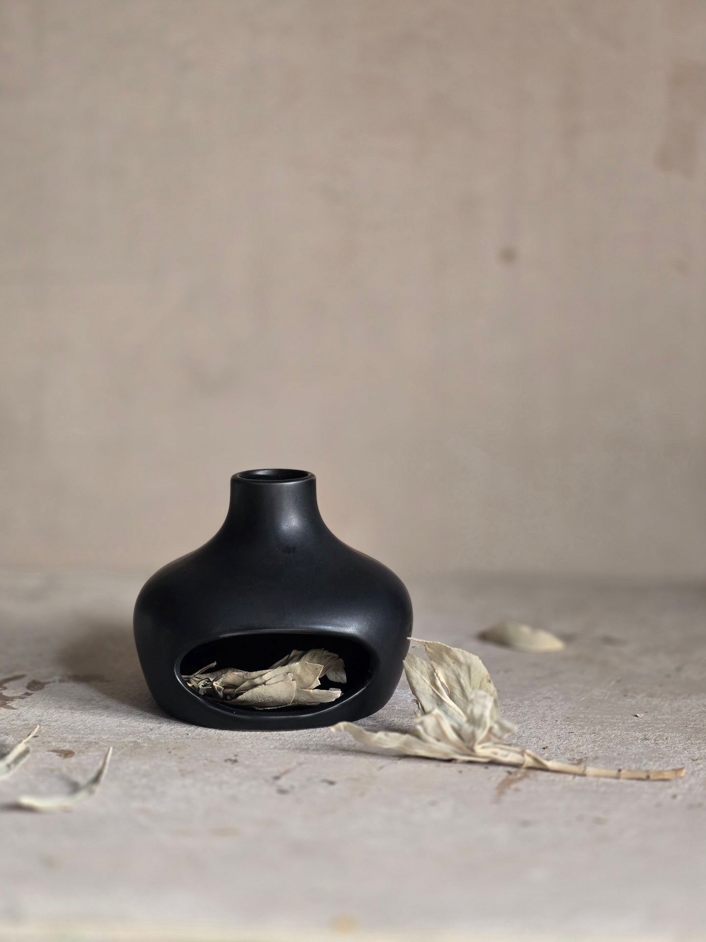 Minimalistic Matte Black & Matte White Ceramic Burner- Perfect for smudge sticks|incense cones|small sage sticks|scented tealight candles  Meditation, Yoga Studios - Perfect- Ideal for Cleansing Rituals, Home Decor Gift & Housewarmings