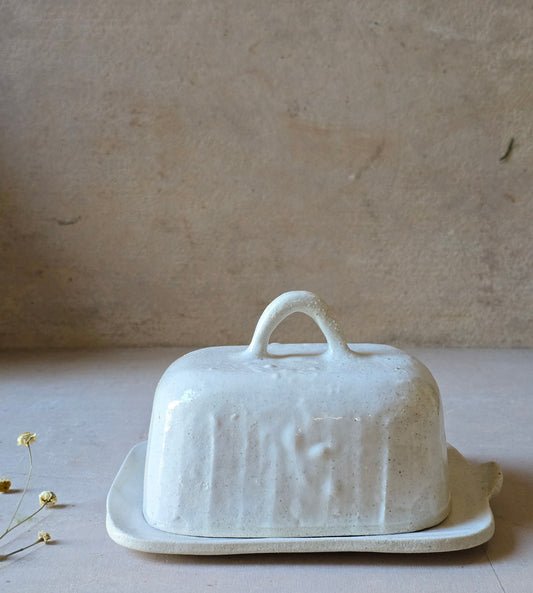 Handcrafted Stoneware Butter Dish – Creamy White Glaze with Natural Clay Flecks | Rustic Ceramic Butter Keeper