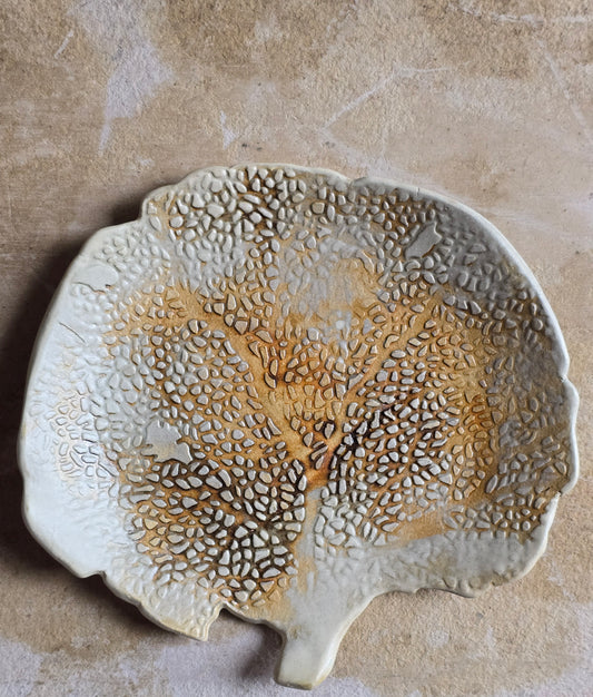 “My Lovely Oak Tree” — Handcrafted Tree-Shaped Ceramic Plate in Stony Beige and Burnt Umber