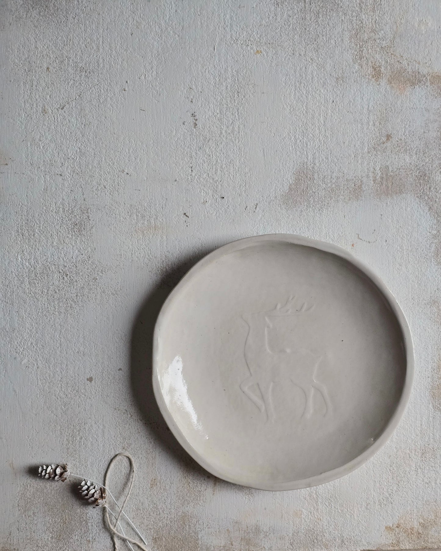 Handcrafted Ceramic Plate with Grateful Deer Design | Glossy White | Unique Christmas Gift & Festive Serveware