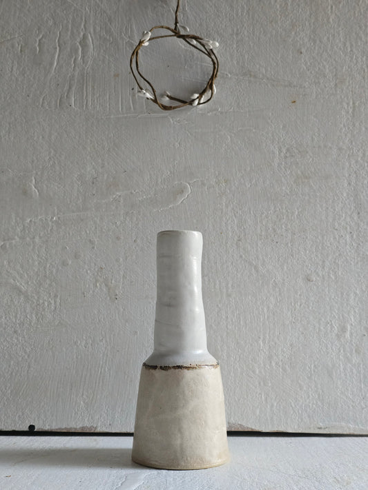 Handcrafted Stoneware Pouring Bottle – Beige & White with Chocolate Feather Band