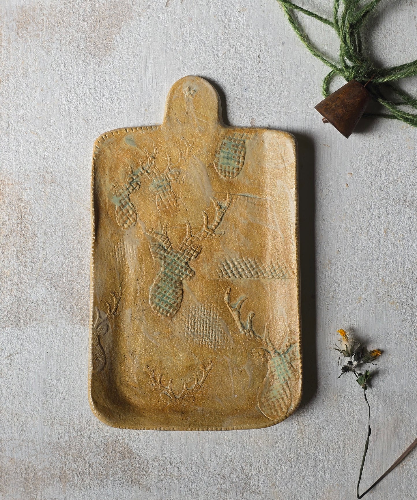 Handcrafted Minimalist Serving Board – Golden Glaze with Textured Deer Motif