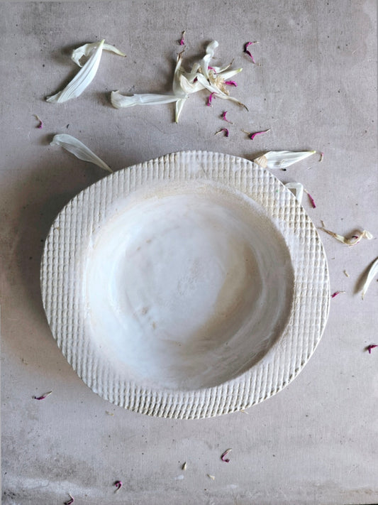 Handcrafted Wide-Lip Ceramic Bowl – Creamy Taupe & White Glaze with Textured Rim – Deep Stoneware Dish for Cereal, Dessert & Serving
