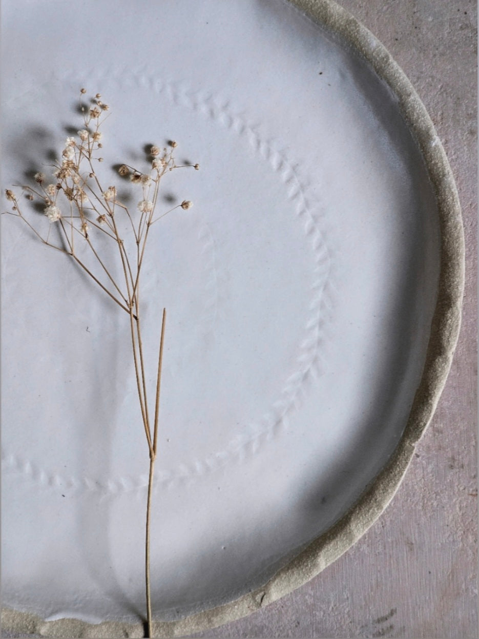 Handmade Scandi Style Large Ceramic Platter – 29cm White Glaze with Raw Clay Edge & Leaf Wreath Imprint