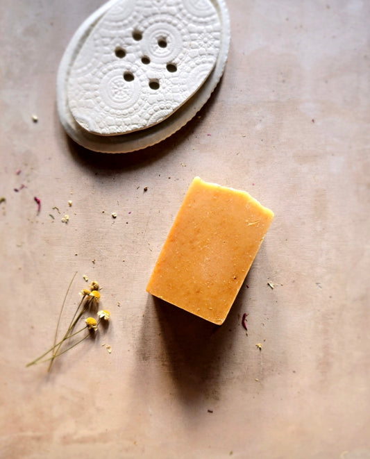 Handcrafted Natural Soap Bar with Enriching - Manuka Honey, Dark Patchouli, Lemongrass, Mandarin & Nutmeg – 190g Spa-Style Oatmeal Top