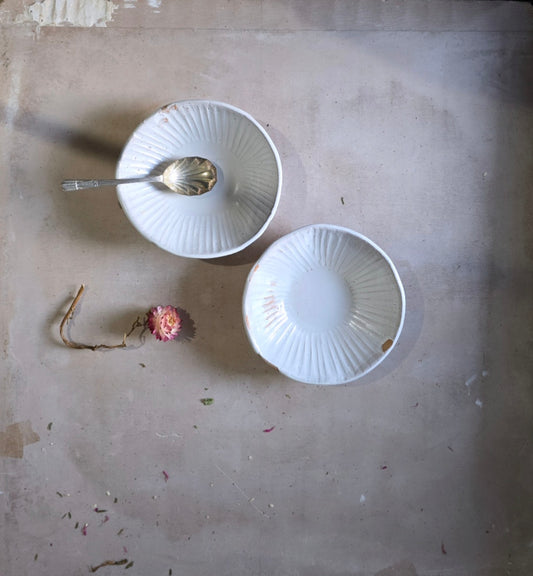 Handmade Ceramic Bowls with Scribed Interior Design – White to Soft Grey Glaze | Everyday Artisan Stoneware