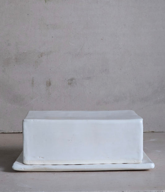 Handmade Minimalist Butter Dish – White Glazed Stoneware with Modern Rectangular Design