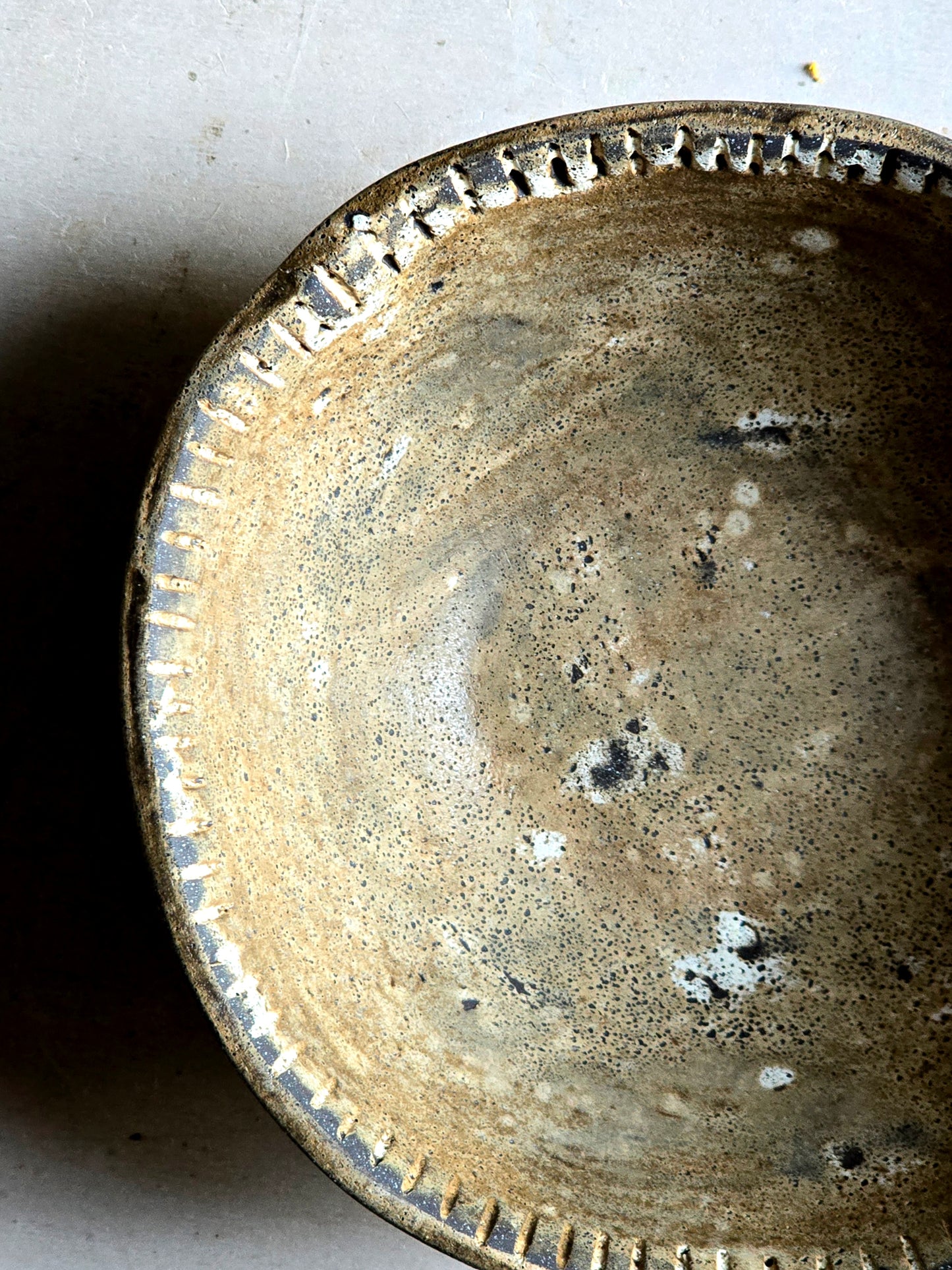 Handmade Medium Ceramic Bowl – Caramel Latte Glaze on Black Clay with Decorative Rim